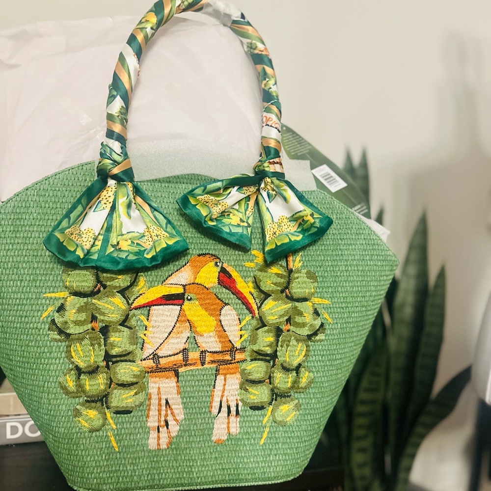 FARM Rio Coconut Toucan Raffia Shell Tote Bag retail $278 - Picture 3 of 17